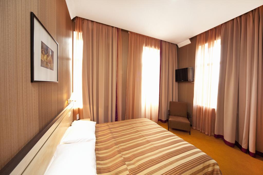Hotel Rikhe Monika Tiflis Oda fotoğraf