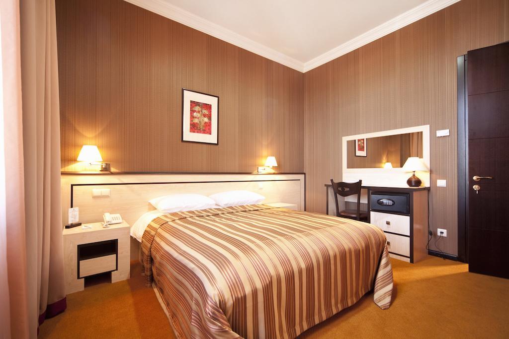 Hotel Rikhe Monika Tiflis Oda fotoğraf